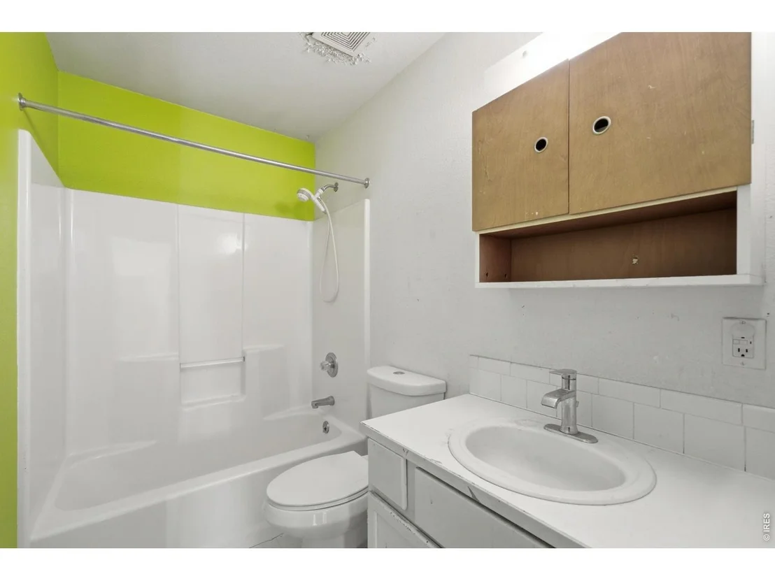 Photo of 347 Walnut Dr