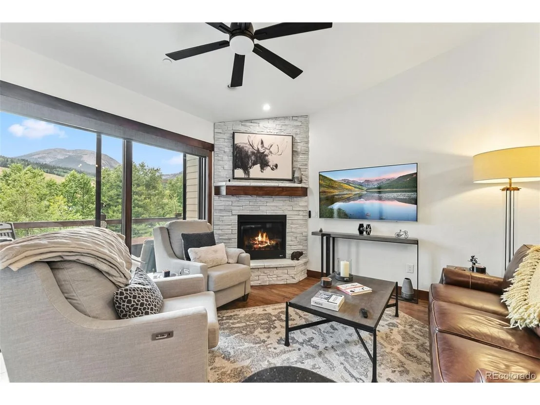 Photo of Unit 2 at 421 Rainbow Dr