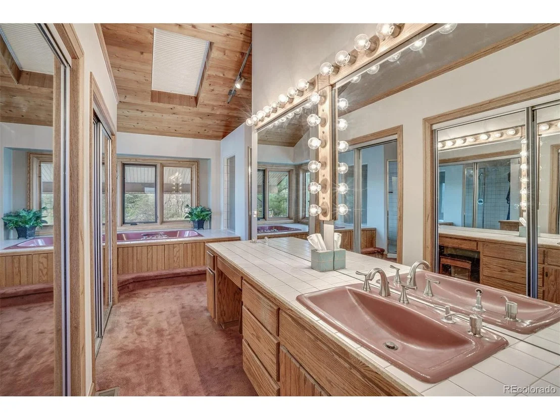 Photo of 836 Valley Rd