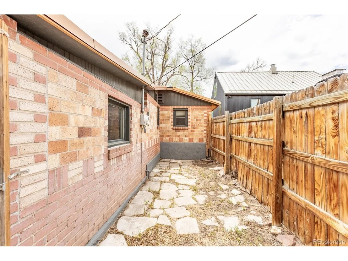 Photo of 548 E Third St