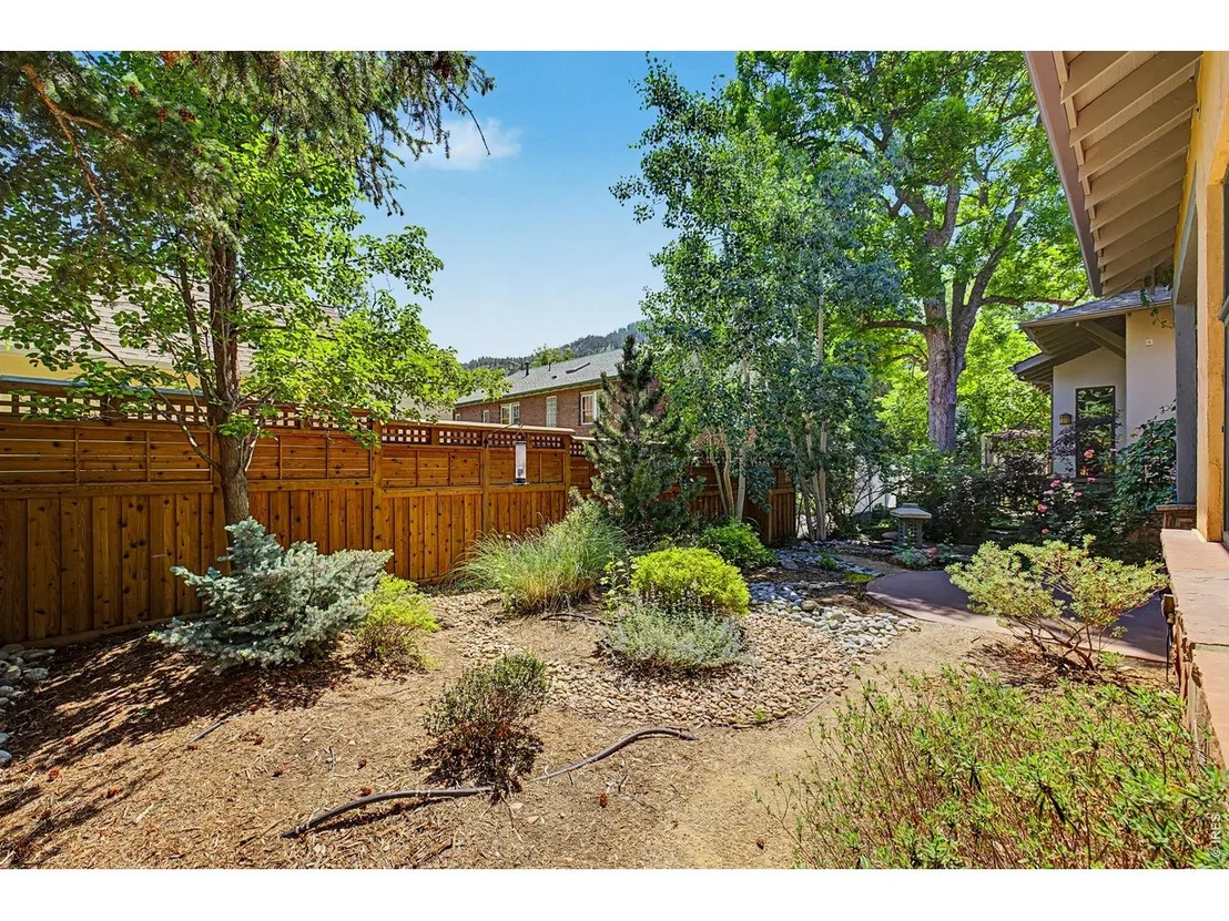 Photo of 610 Streamside Ln