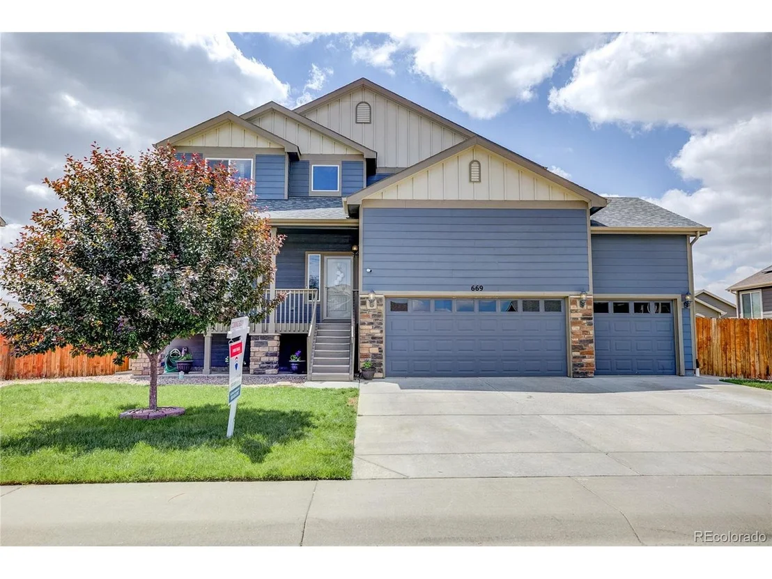 Photo of 669 N 16th Way
