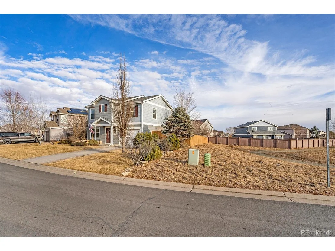 Photo of 819 Willow Dr