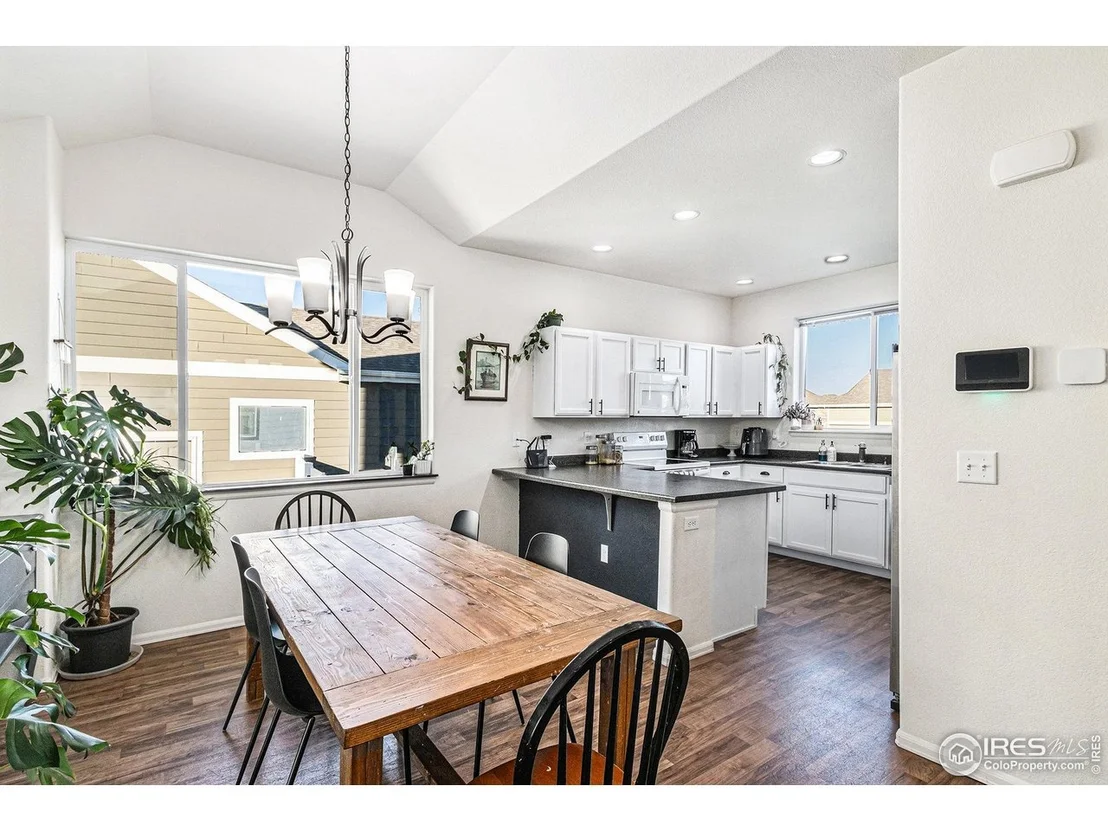 Photo of 985 Axis Dr
