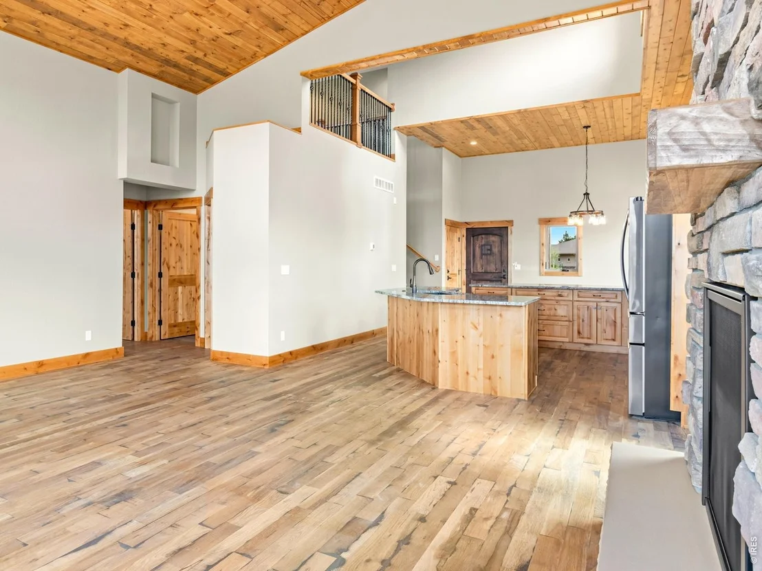 Photo of 659 Peak View Dr