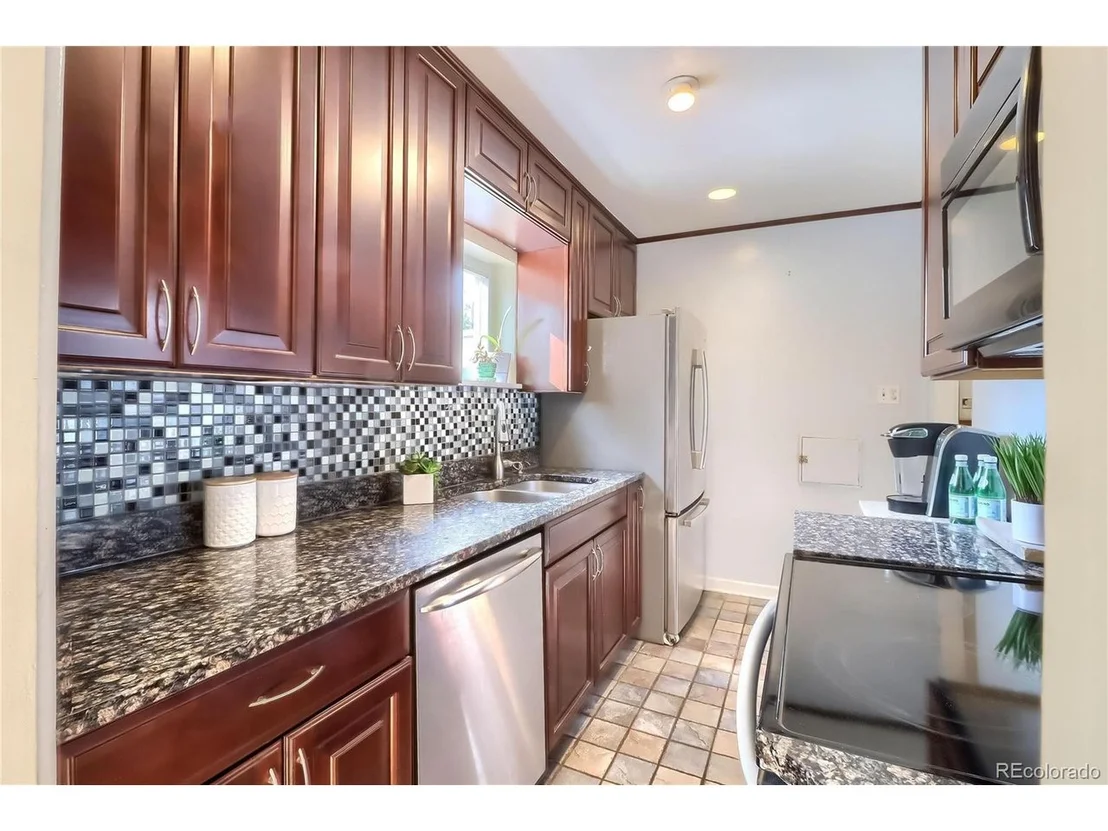 Photo of 995 Elm St