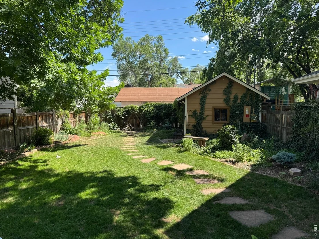 Photo of 2106 Mapleton Ave