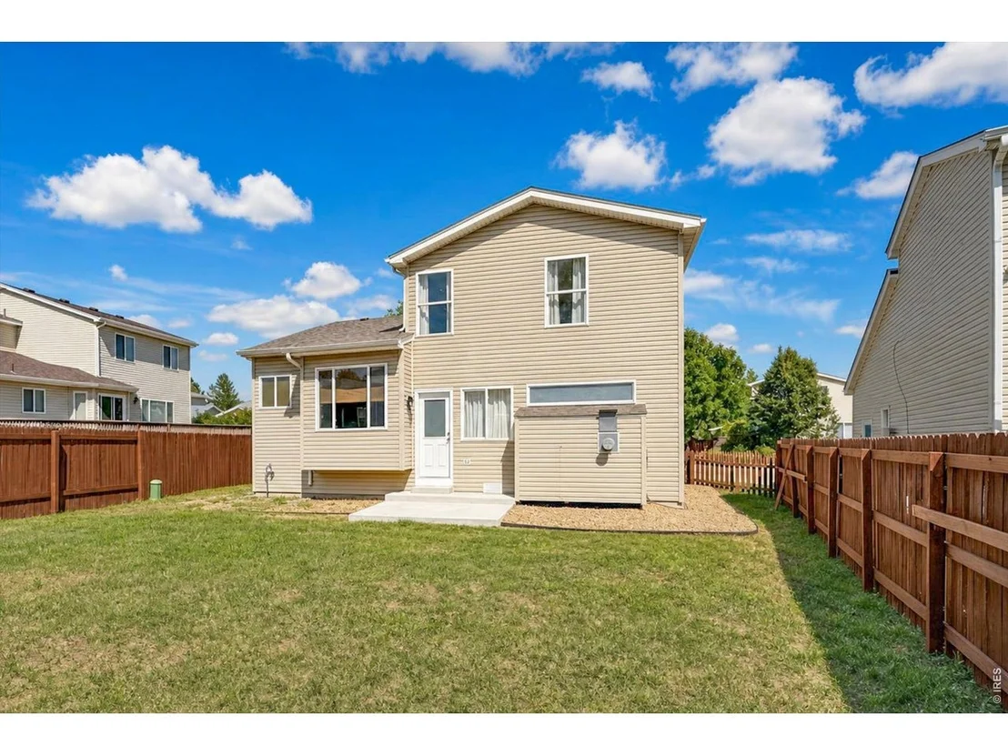 Photo of 1104 Fall River Cir