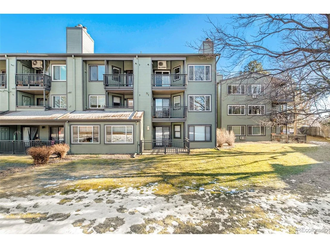 Photo of Unit 301 at 4990 Meredith Way