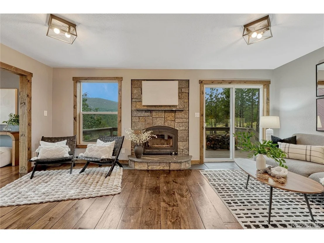 Photo of 19 E Pine Dr