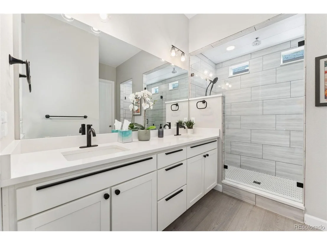 Photo of 6069 Long Branch Dr