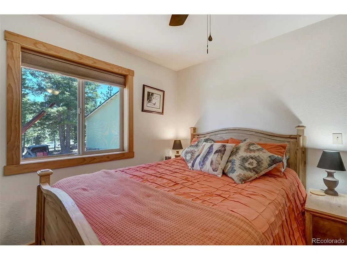 Photo of 453 Castle Mountain Dr