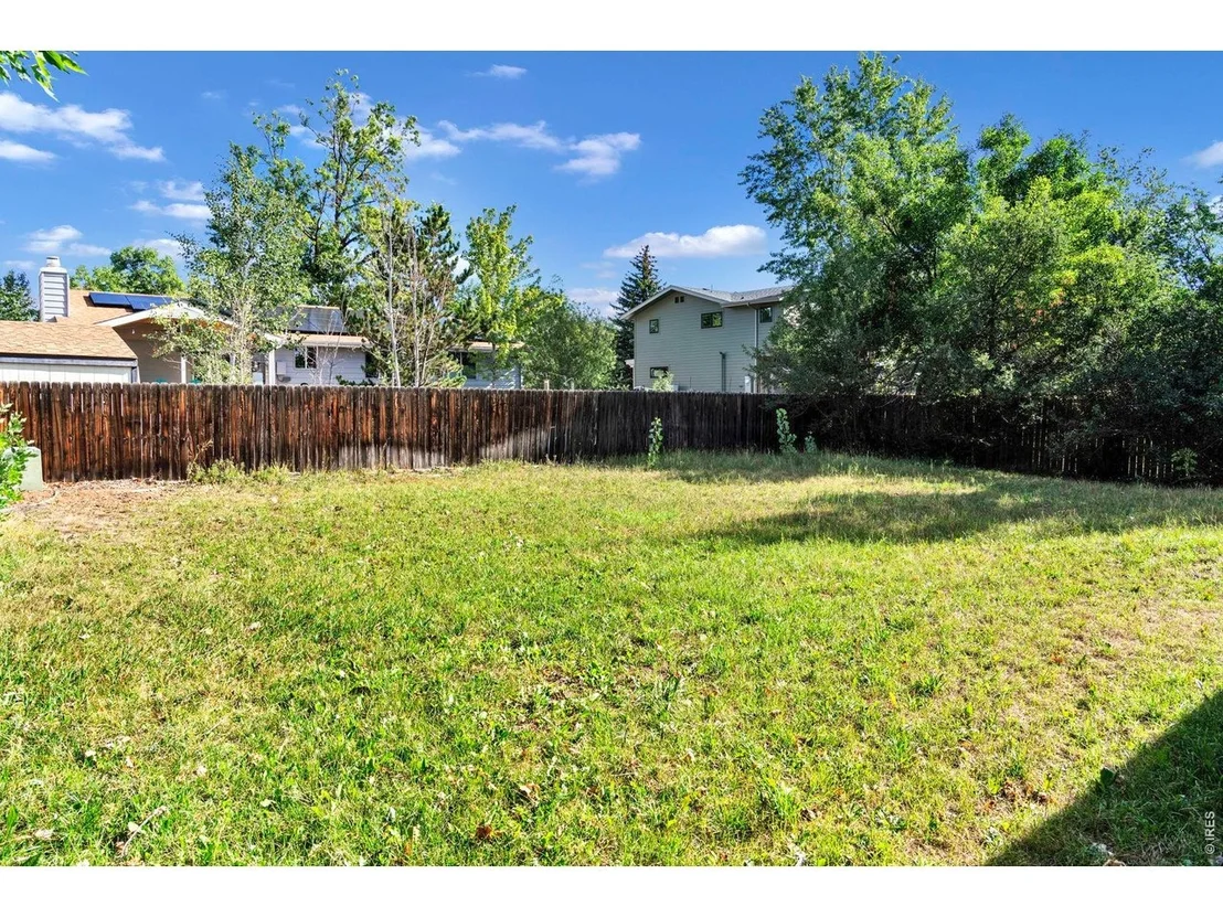 Photo of 4275 Redwood Pl