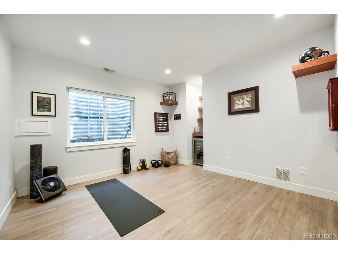 Photo of 2902 Twin Lakes Cir