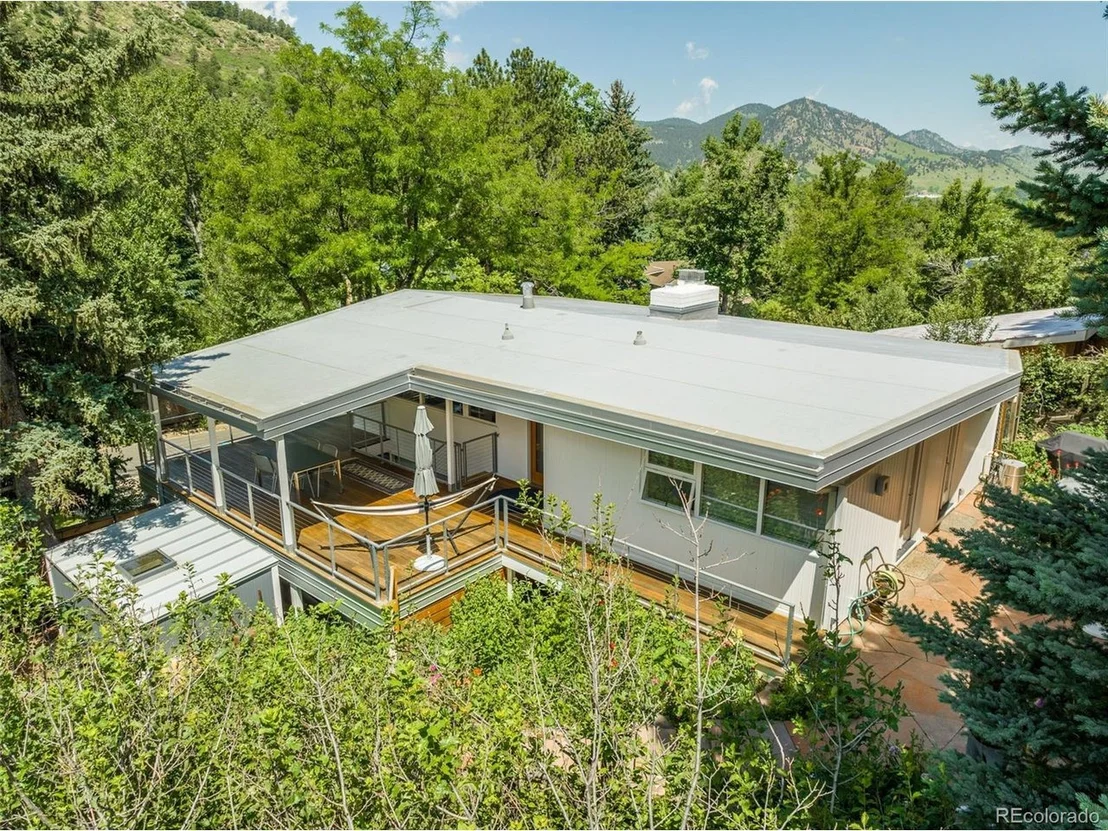 Photo of 950 6th St