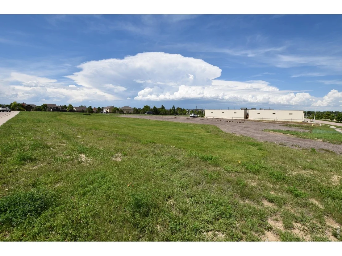 Photo of 320 Crossroads Blvd