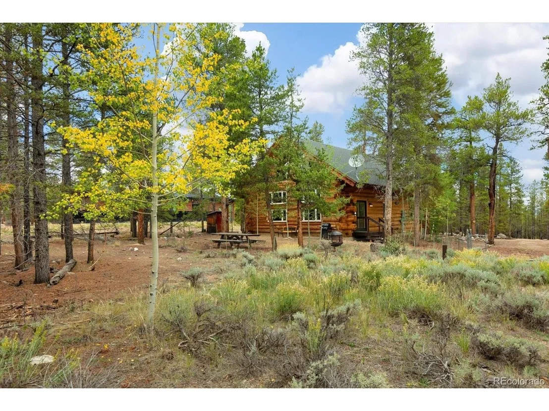Photo of 682 Spruce Dr