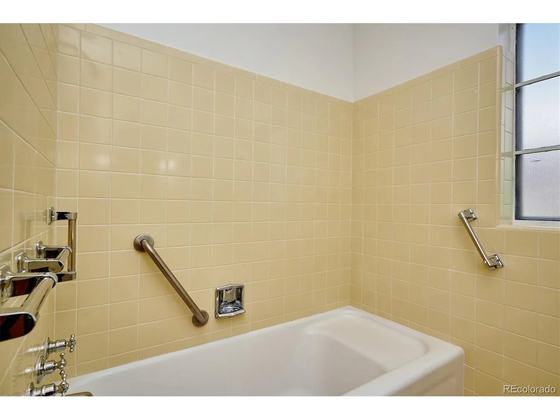 Photo of 1100 Grape St