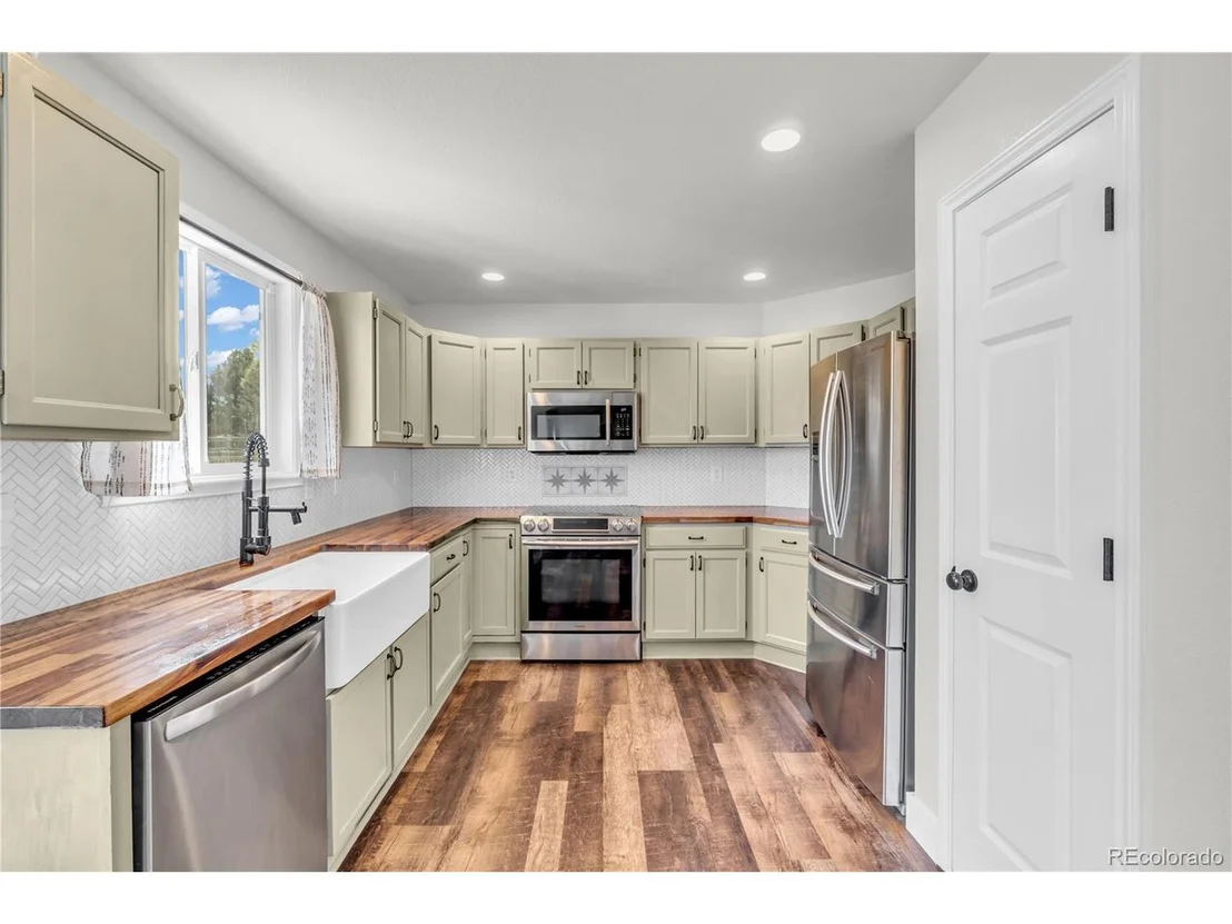 Photo of 154 Falcon Cir