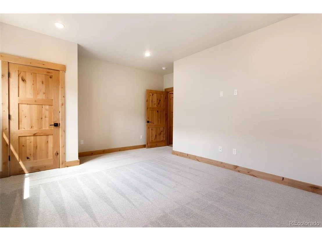 Photo of 182 Vendette Rd