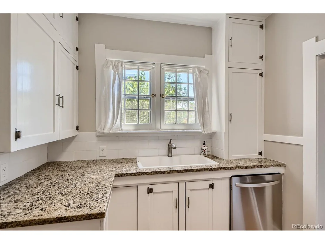 Photo of 5326 Lowell Blvd