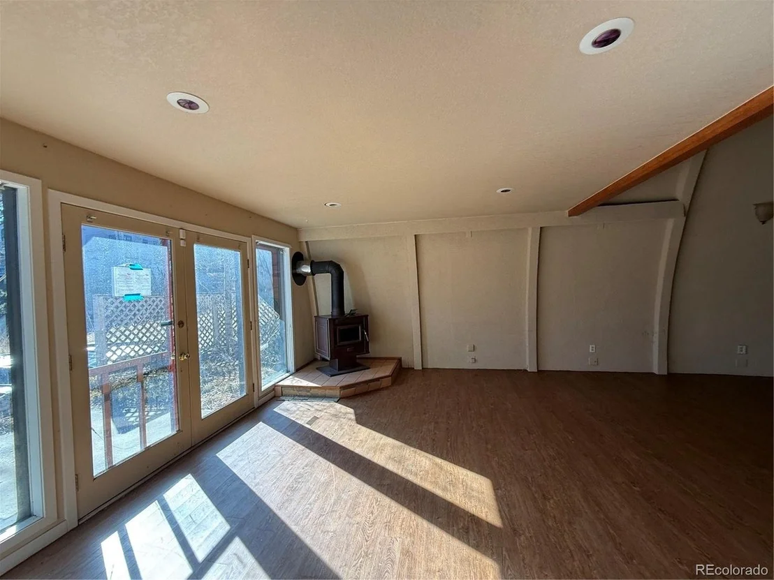 Photo of 663 Aspen Rd