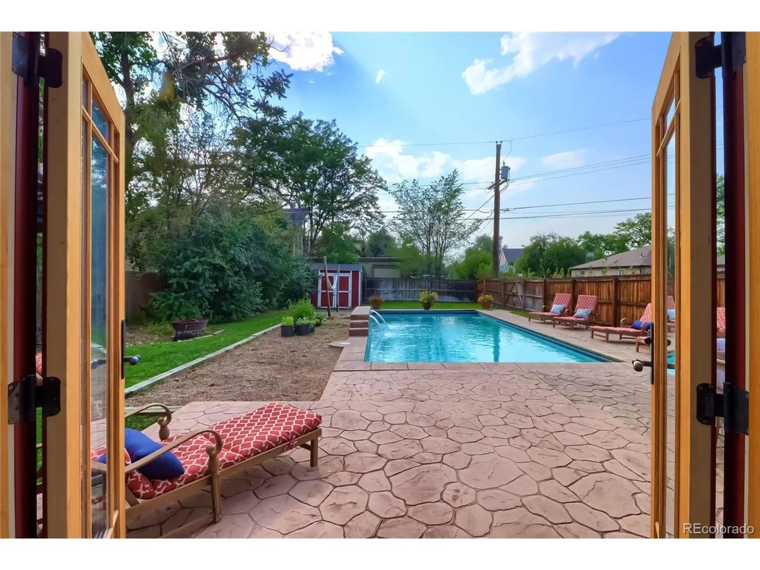 Photo of 995 Elm St