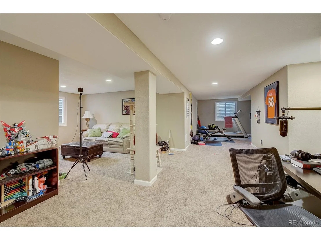 Photo of 10085 Glenstone Cir