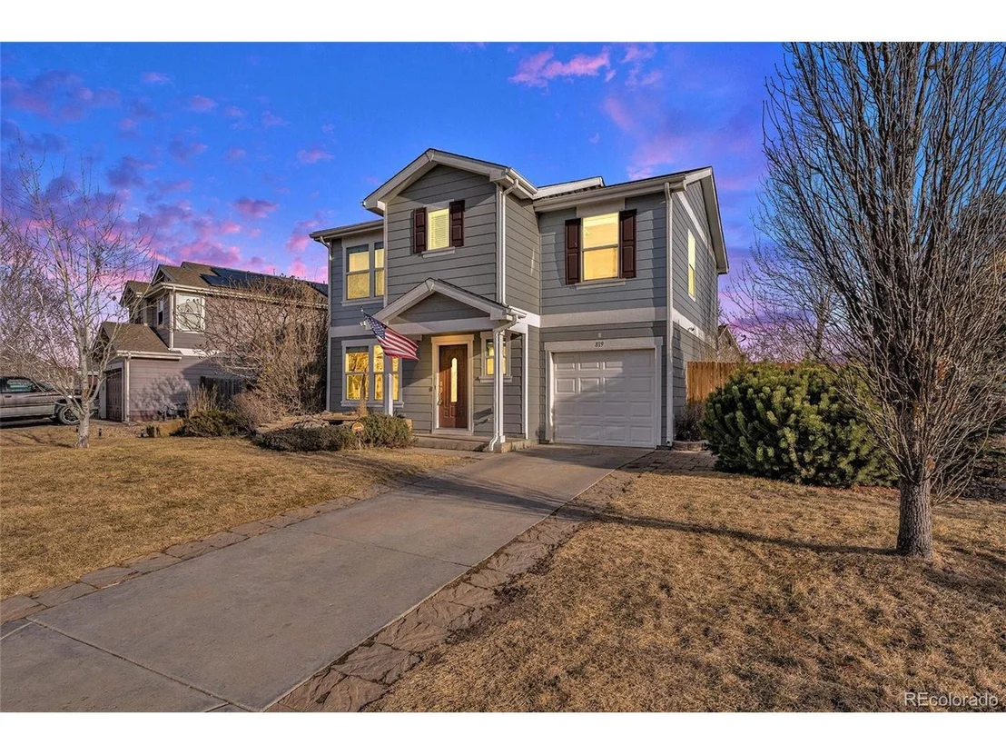 Photo of 819 Willow Dr