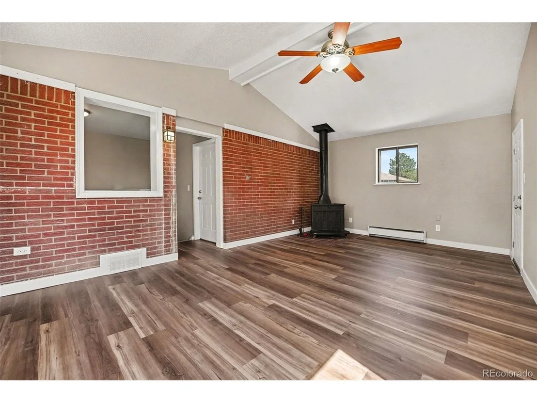 Photo of 400 Leo Ln