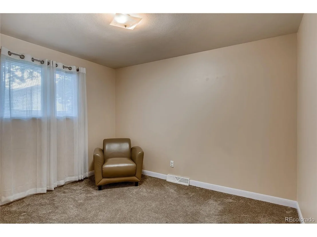 Photo of 295 Vaughn St