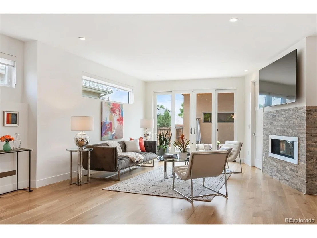 Photo of 2114 Lowell Blvd
