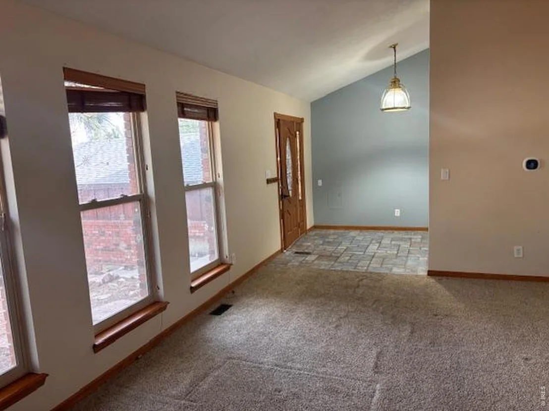 Photo of 3331 Lakeview Cir