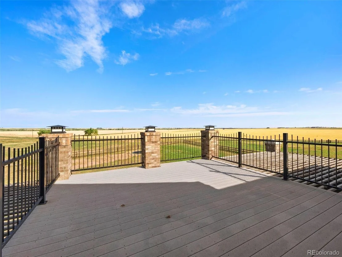 Photo of 365 Antelope Dr W
