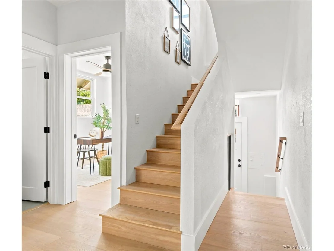 Photo of 625 Cook St