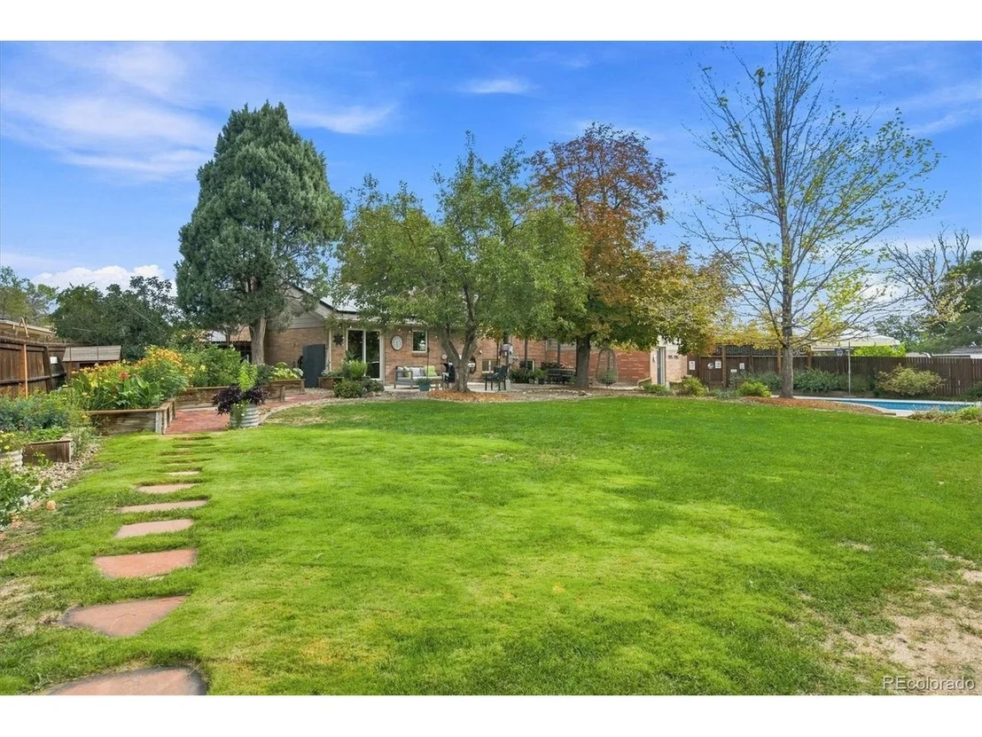 Photo of 7861 Robin Ln