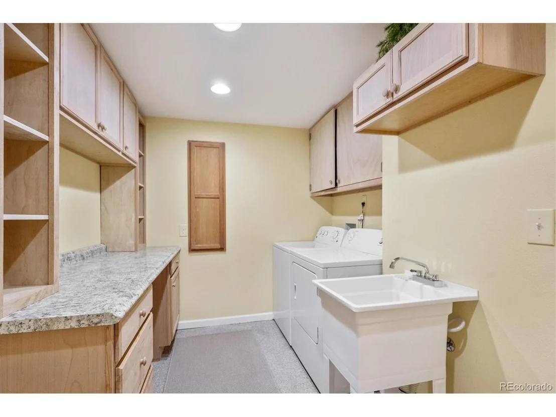 Photo of 6687 Devinney Ct