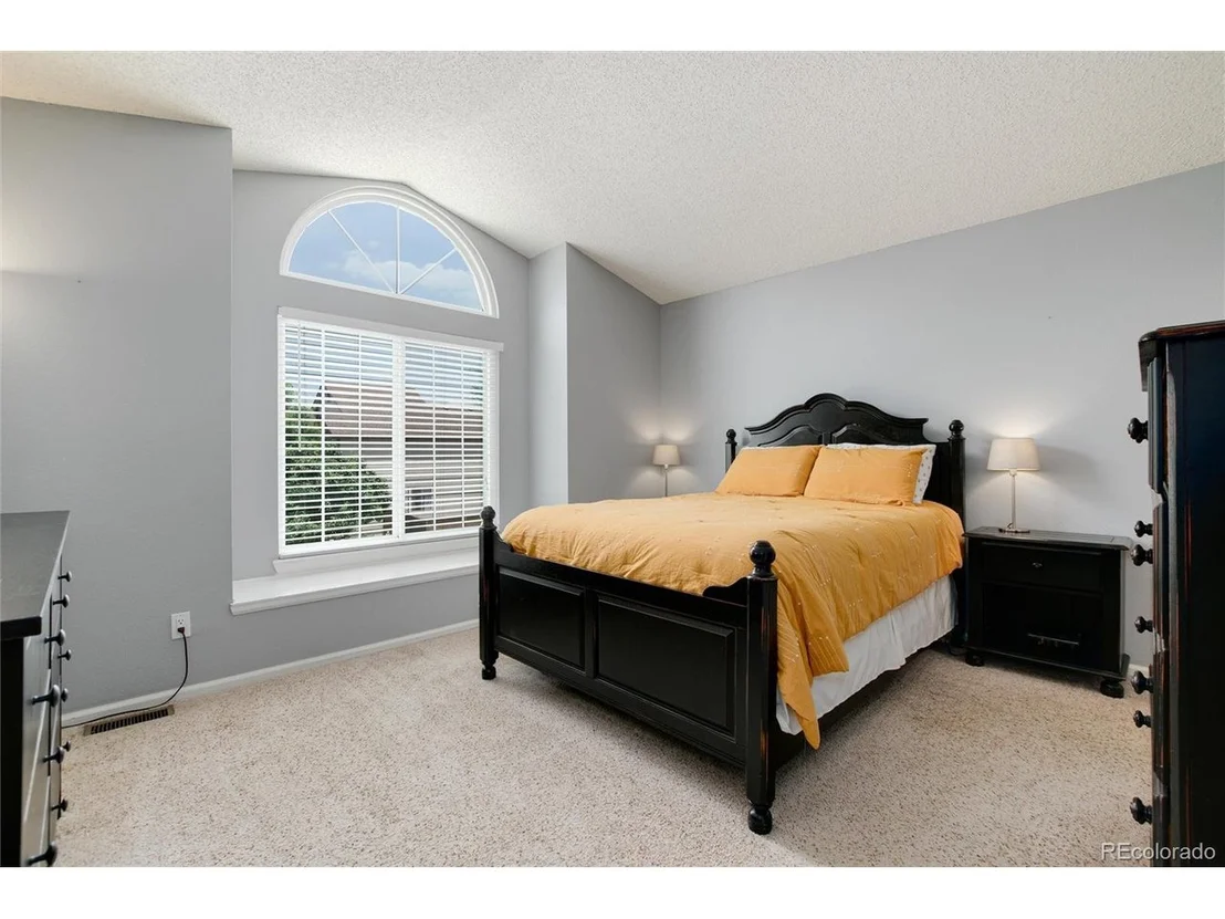 Photo of 882 Garden Dr