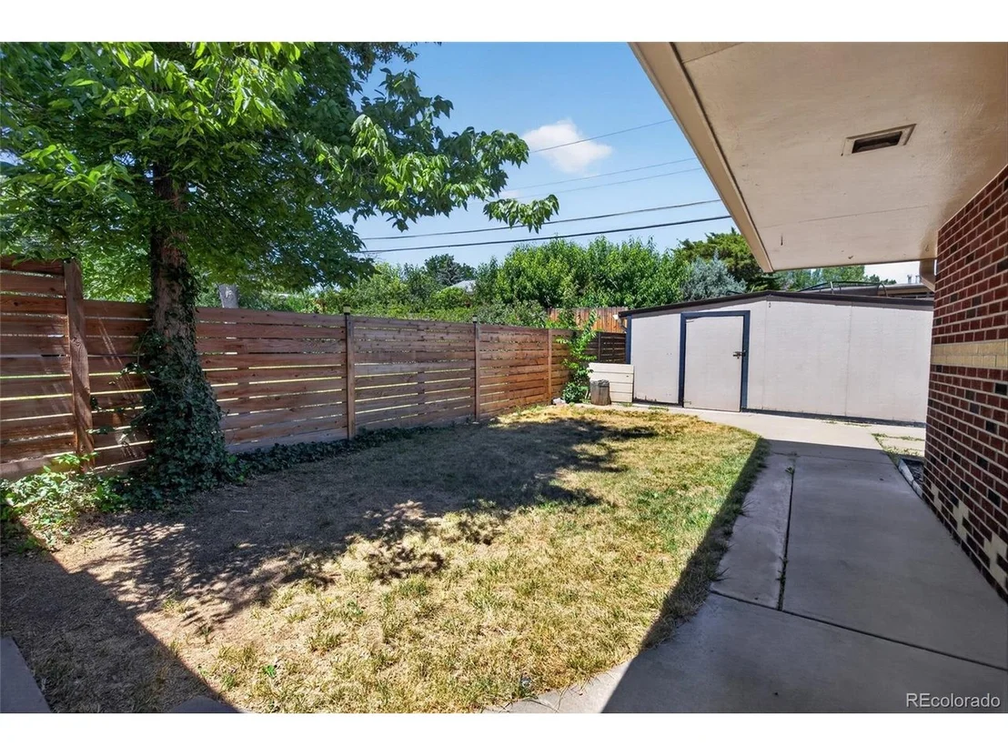 Photo of 7981 Robin Ln