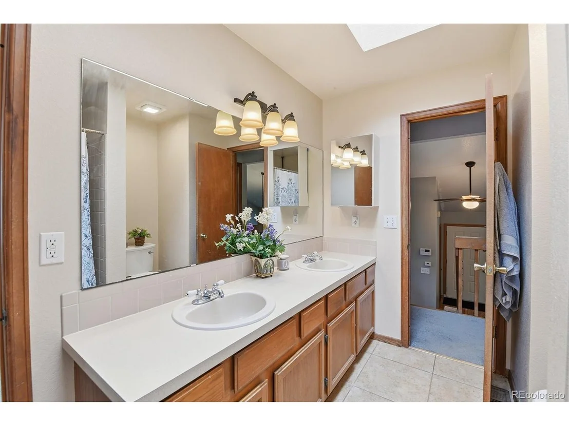 Photo of 450 N 9th Pl