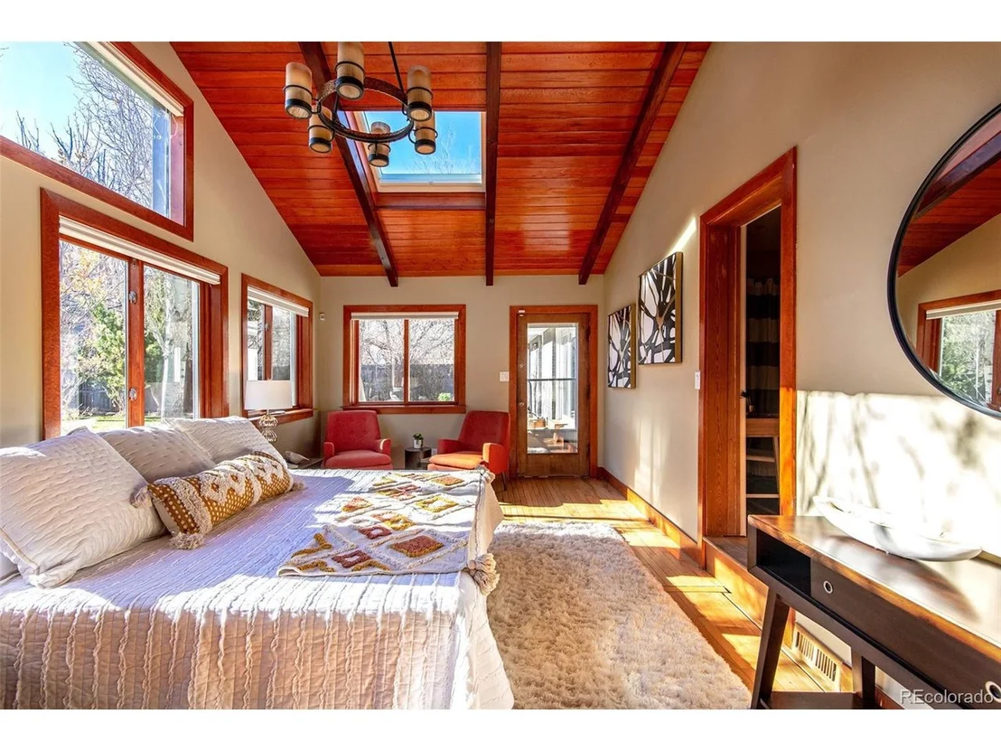 Photo of 2212 Edgewood Dr