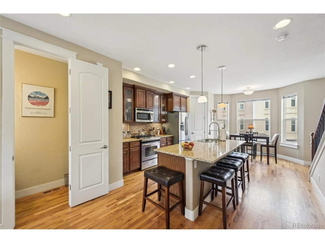 Photo of 873 Vernon Dr