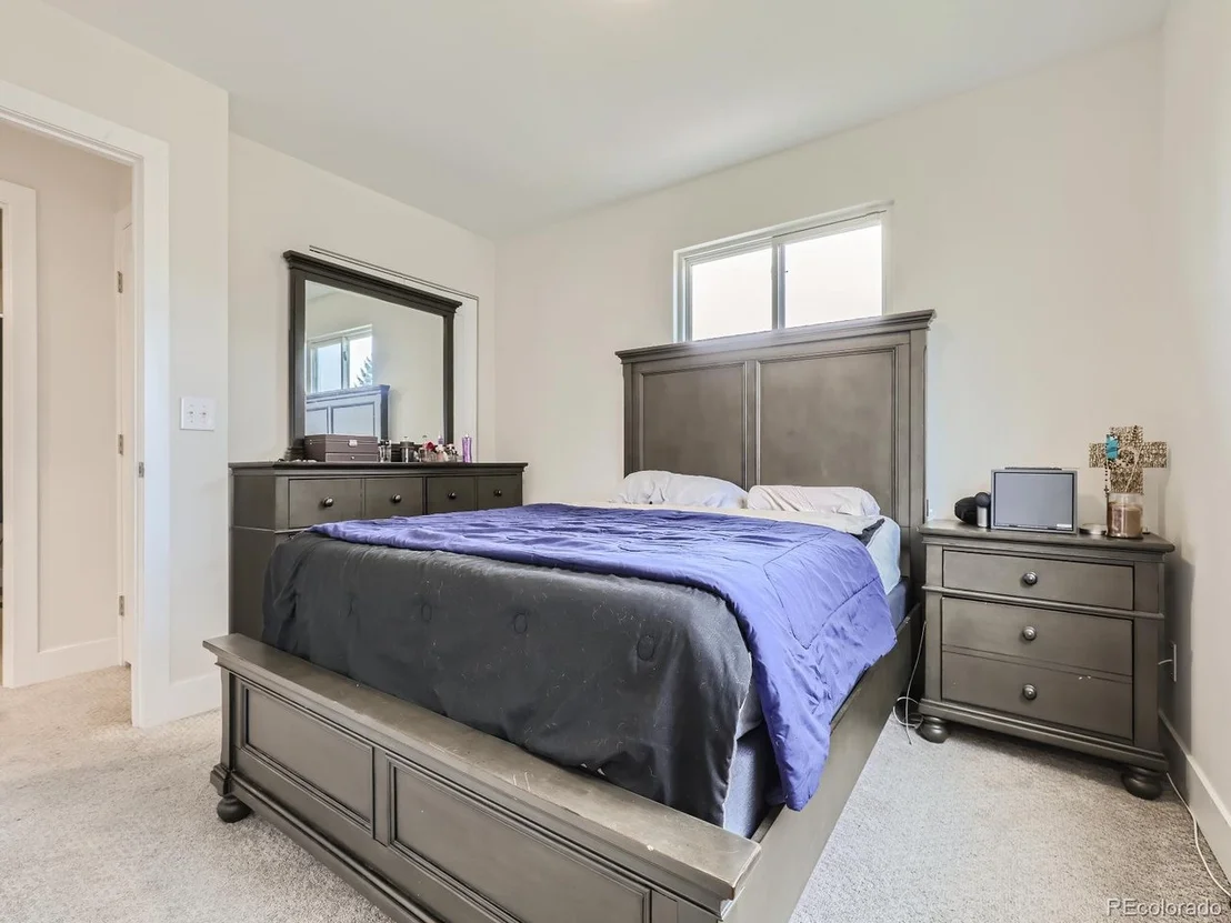 Photo of 899 Evanston St