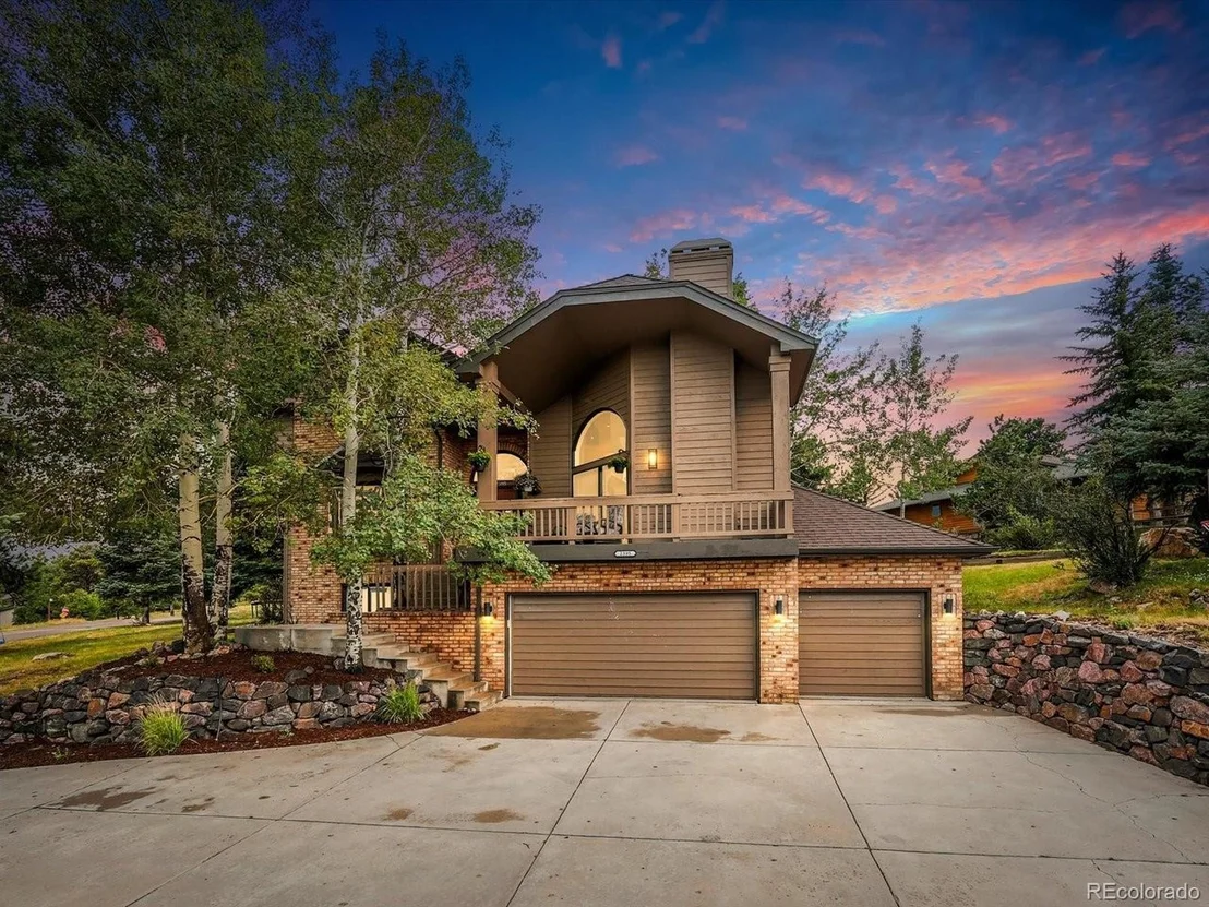 Photo of 2395 Pine Tree Ln