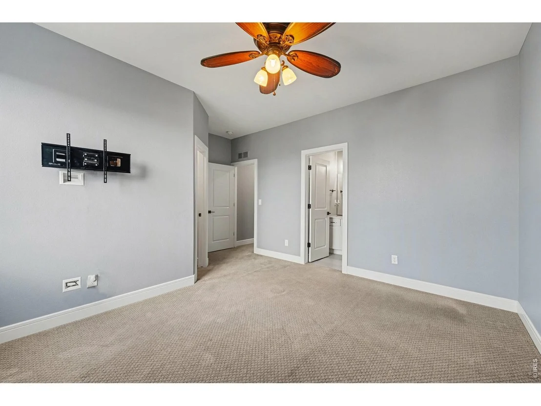 Photo of 250 Sutherland Dr