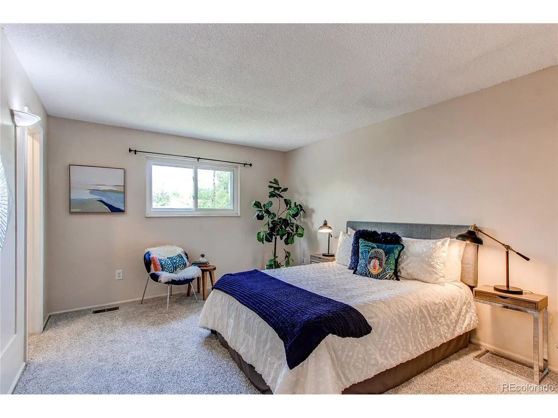 Photo of 2801 W 99th Cir