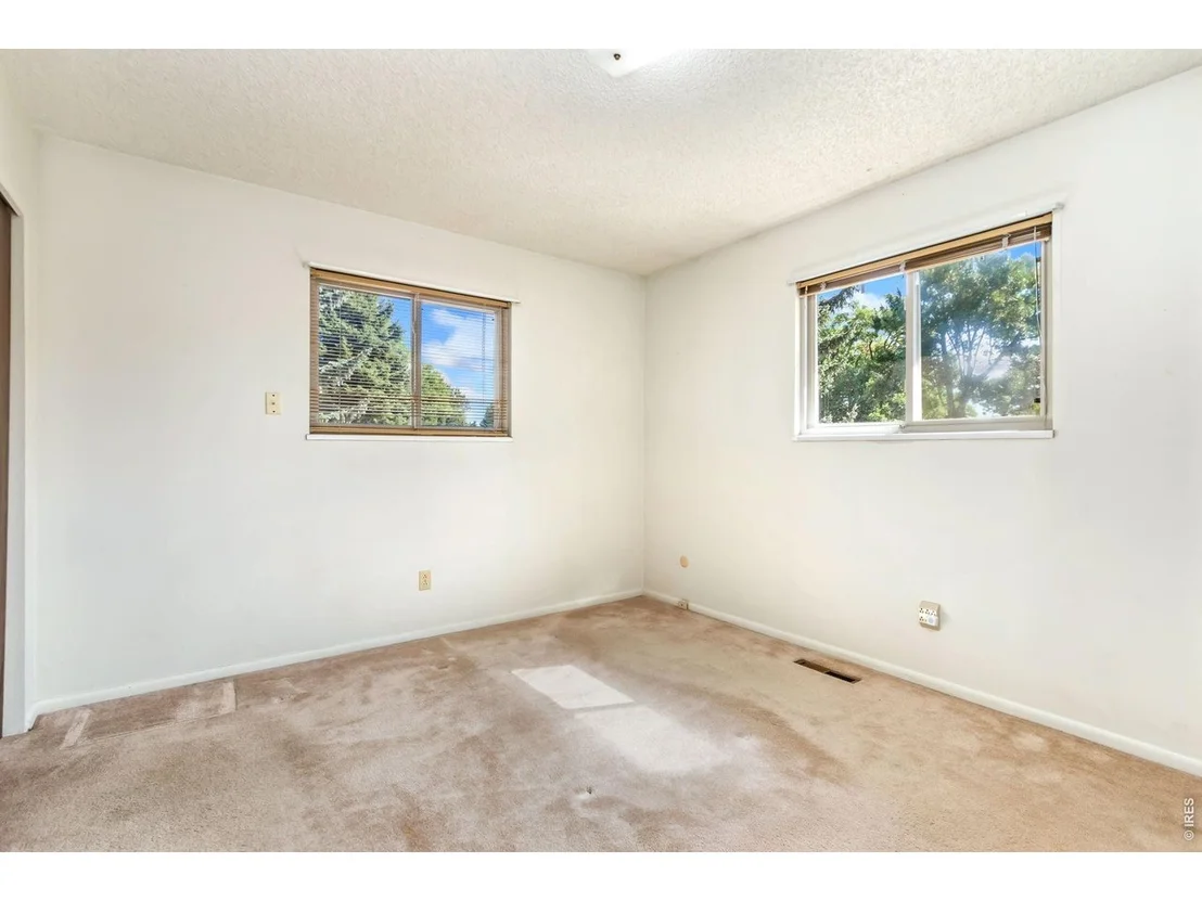 Photo of 2901 Greentree Cir