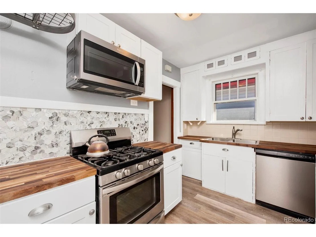 Photo of 921 12th Ave