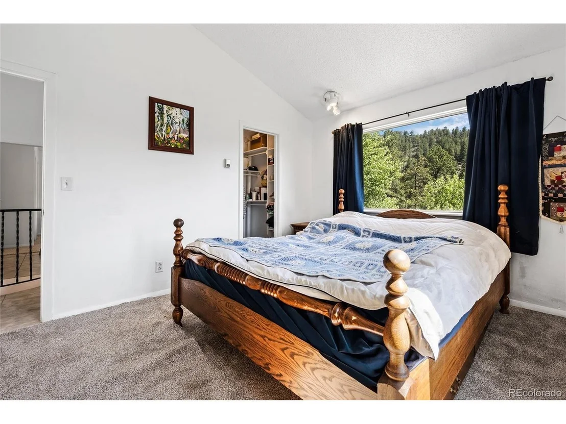 Photo of 1729 Crow Valley Rd