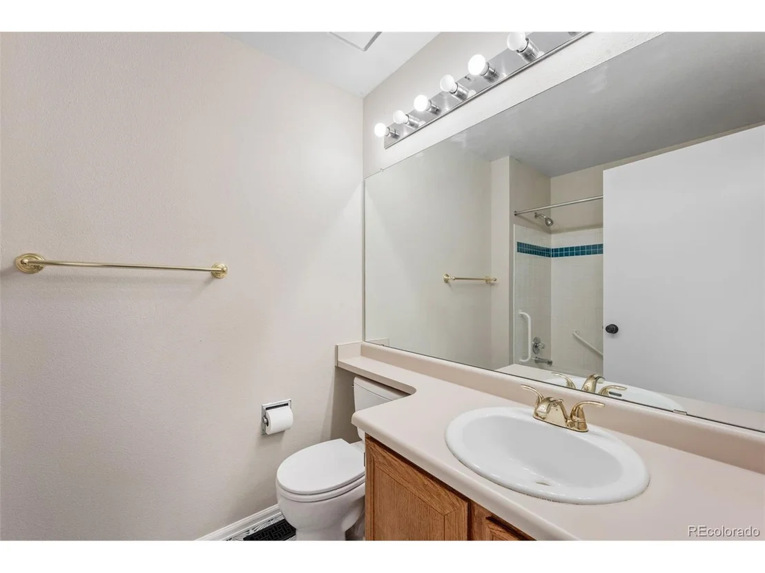 Photo of 8428 Tabor Cir